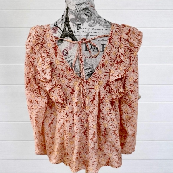 NWT Simply Southern Happy Daisy Blouse. Ruffled. Scalloped Bottom.
Women L. - Picture 2 of 2